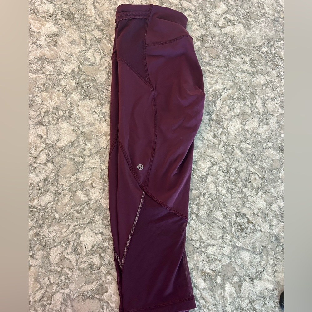 Lululemon Free Runner Crop Plum Size 6 High Rise Mesh Reflective Luxtreme - Picture 1 of 6